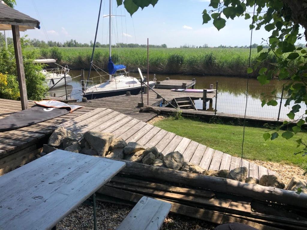 25H Garden Apartment Plus Private Beach Neusiedl am See Buitenkant foto